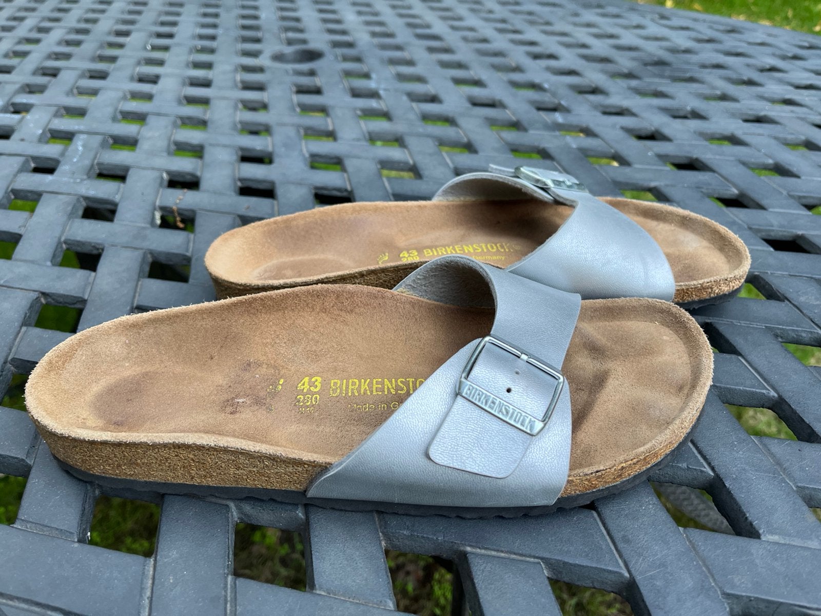 Birkenstock slippers maat 43 zilver kleur, Slippers, Overige kleuren, Ophalen of Verzenden, Zo goed als nieuw