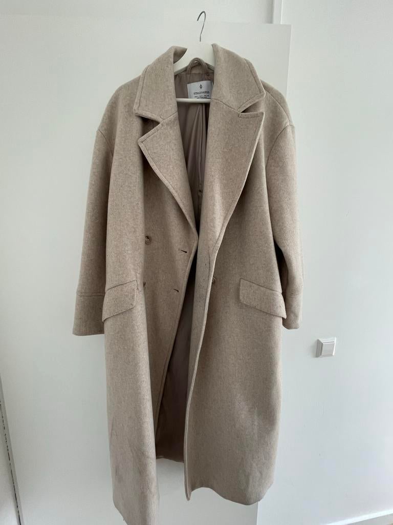 Stradivarius Lange Beige Jas Maat L, Kleding | Dames, Jassen | Winter, Zo goed als nieuw, Maat 42/44 (L), Beige, Ophalen of Verzenden