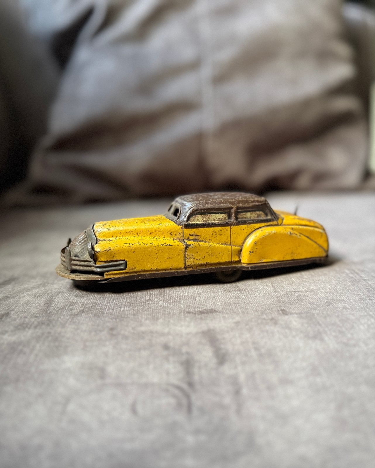 Antieke vintage blikken speelgoedauto - Geel, Made in France, Ophalen of Verzenden