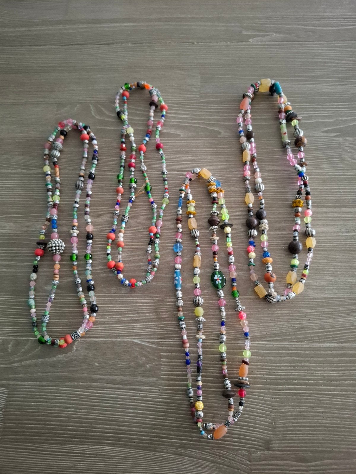 Nieuw handmade kettingen gekleurde kraaltjes, Sieraden, Tassen en Uiterlijk, Kettingen, Ophalen of Verzenden, Nieuw, Overige kleuren