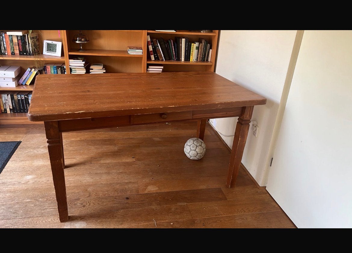 Grenen tafel, Ophalen