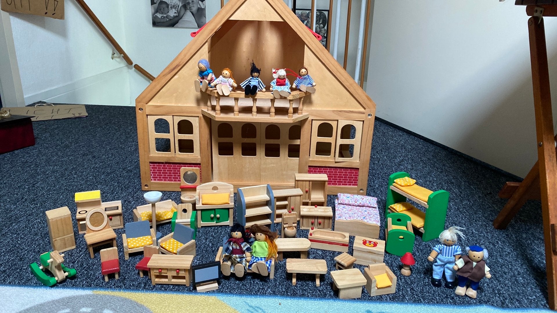 Superleuk hout poppenhuis met heel veel meubels, Kinderen en Baby's, Speelgoed | Poppenhuizen, Ophalen, Zo goed als nieuw, Poppenhuis