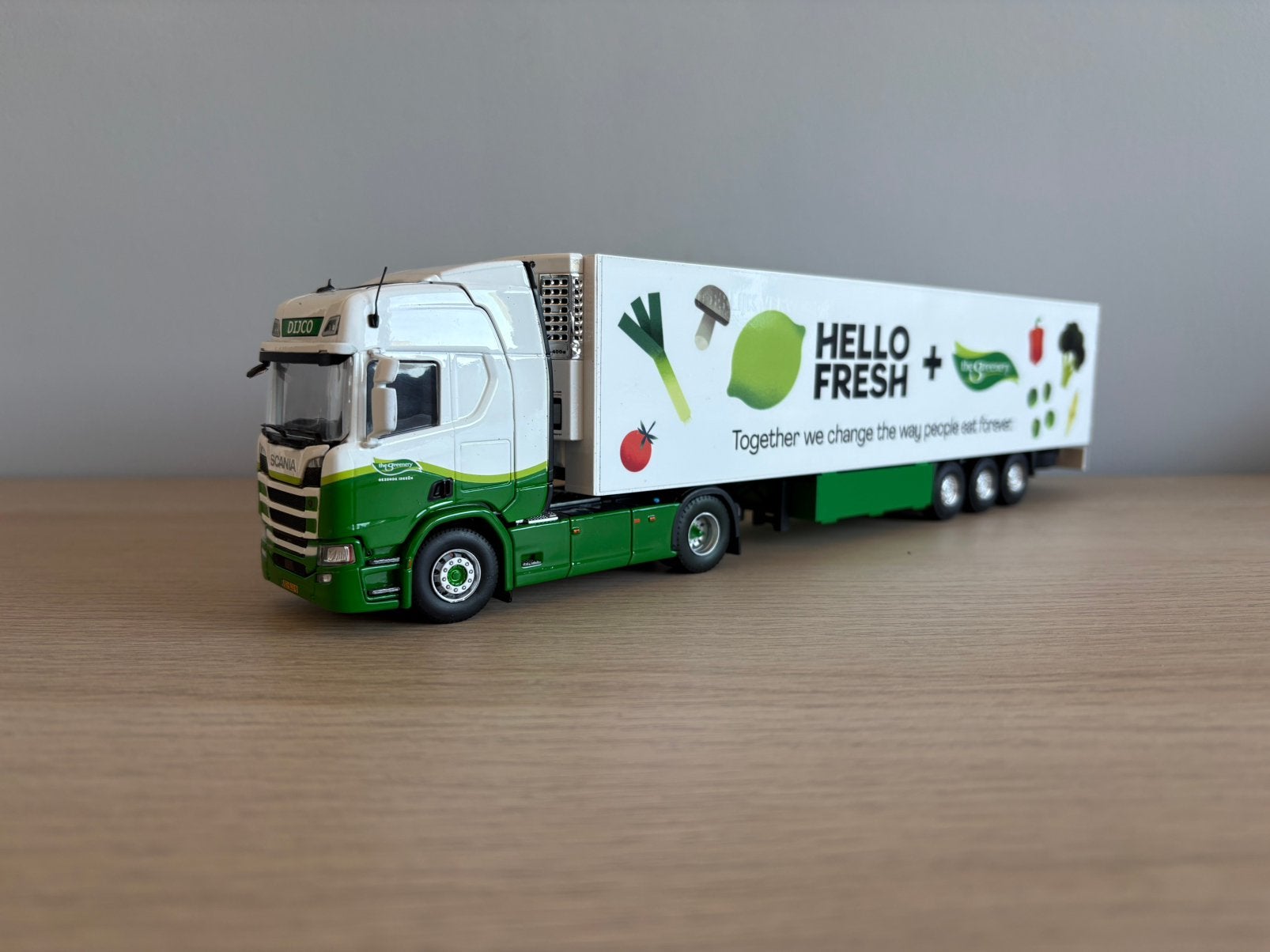 Scania NGS R450 4x2 koeloplegger Dijco Greenery Hellofresh, Hobby en Vrije tijd, Modelauto's | 1:50, Ophalen, Nieuw, Bus of Vrachtwagen