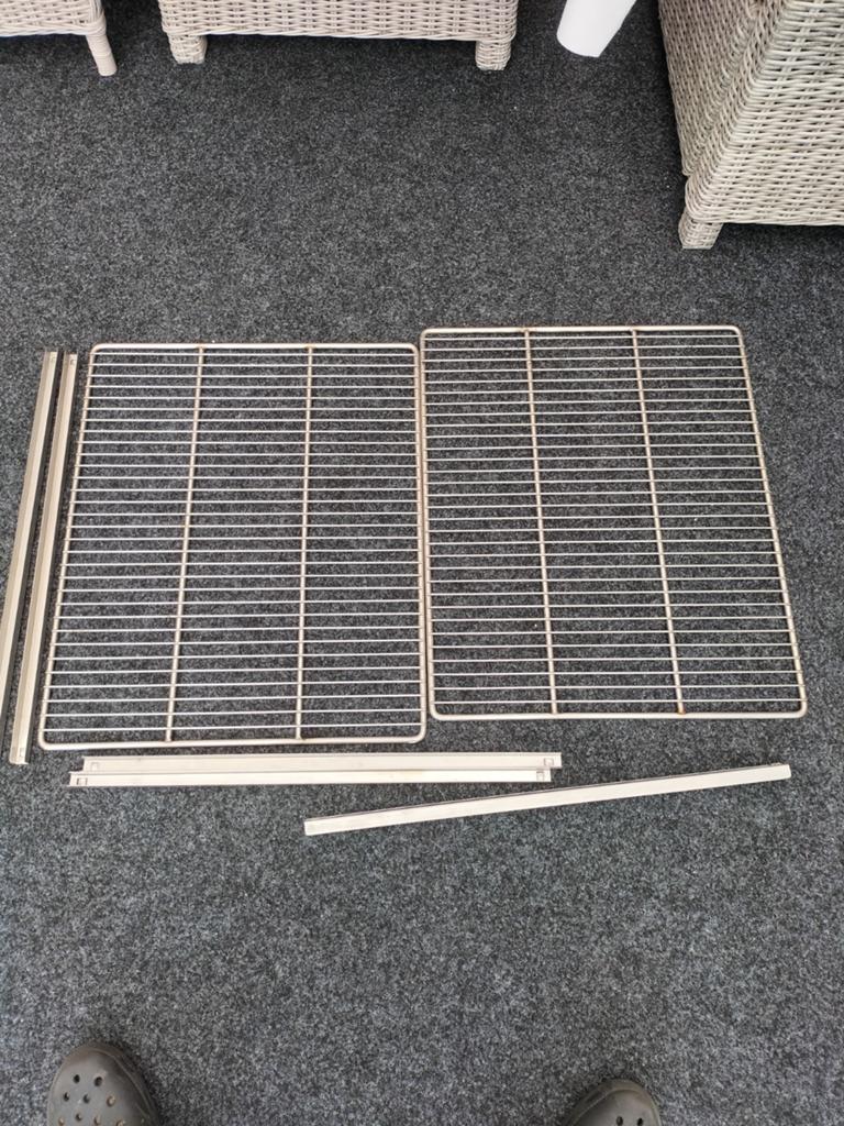 Metalen rooster voor kast of rek, Met plank(en), Gebruikt, Minder dan 100 cm, Metaal