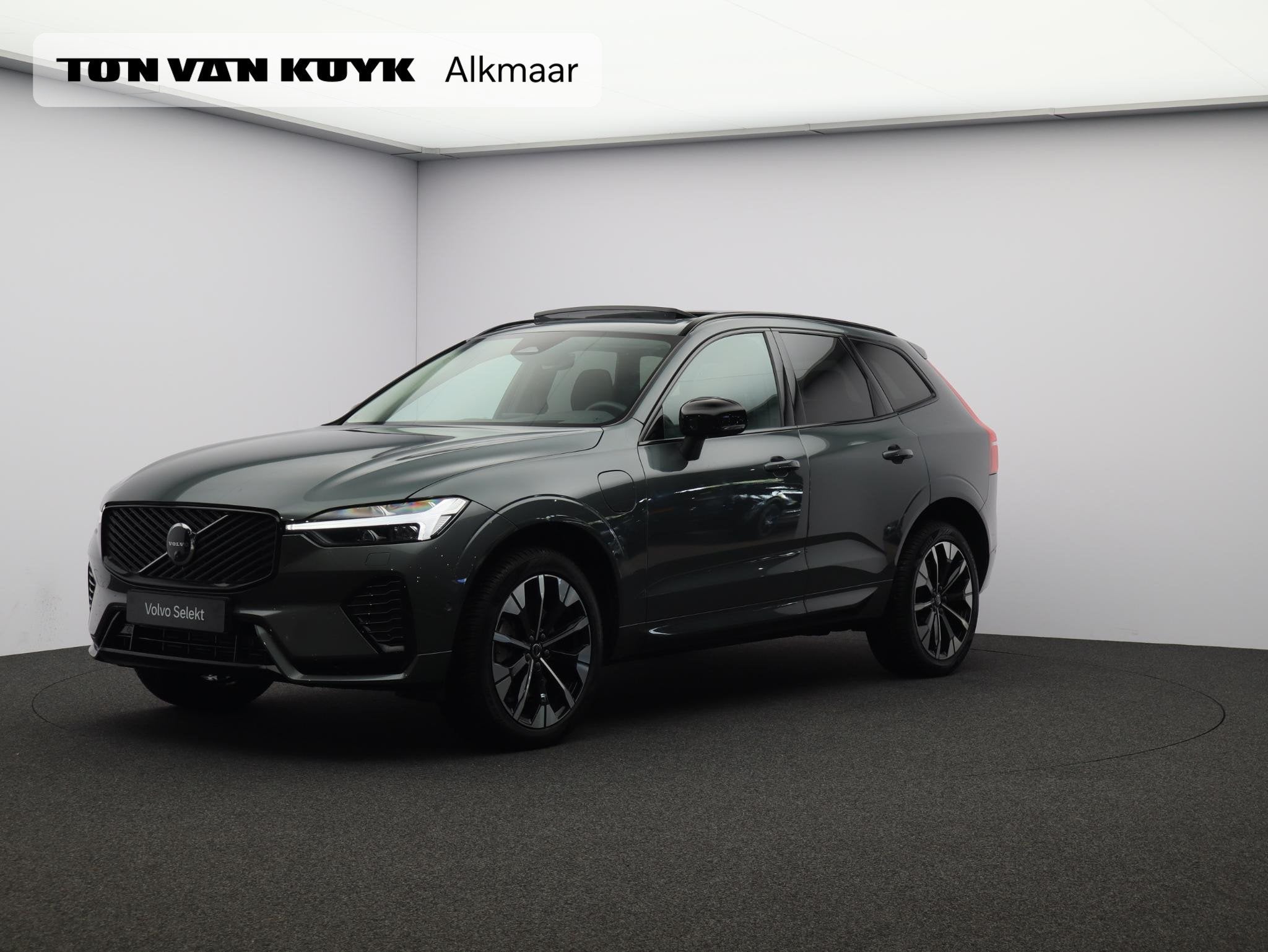 Volvo XC60 T6 AWD Plug-in hybrid Ultra Dark / Trekhaak / Luc, Gebruikt, 4 cilinders, 180 min, Vierwielaandrijving