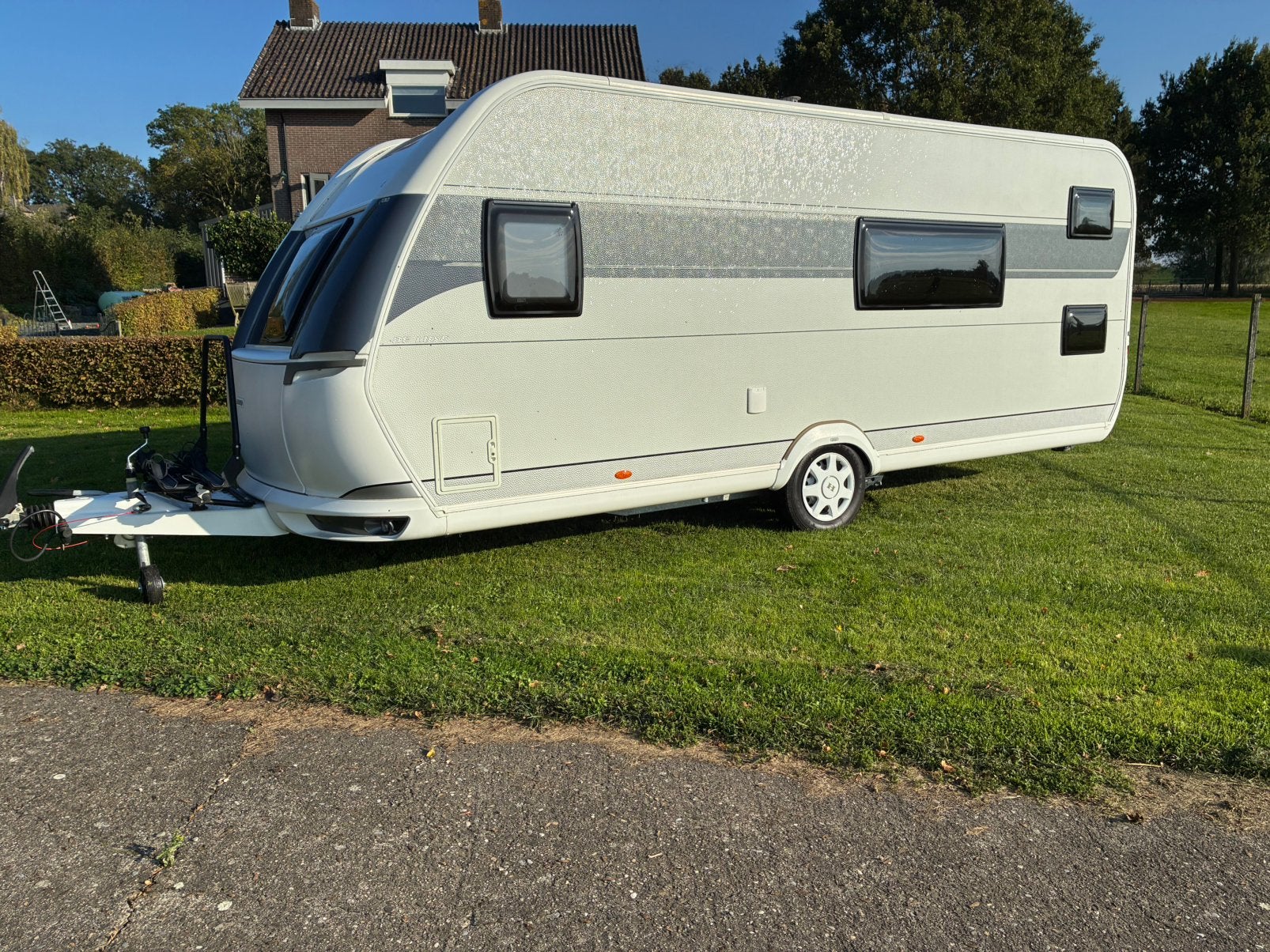 Hobby DeLuxe 540 KMFe, Stapelbed, Mover, Voortent, Fietsen, Bedrijf, Treinzit, 6 tot 7 meter, Tot en met 6