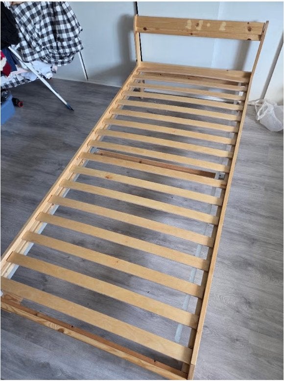 Ikea Neiden 90*200 met lattenbodem, Huis en Inrichting, Slaapkamer | Bedden, Ophalen, Gebruikt, 90 cm, Eenpersoons