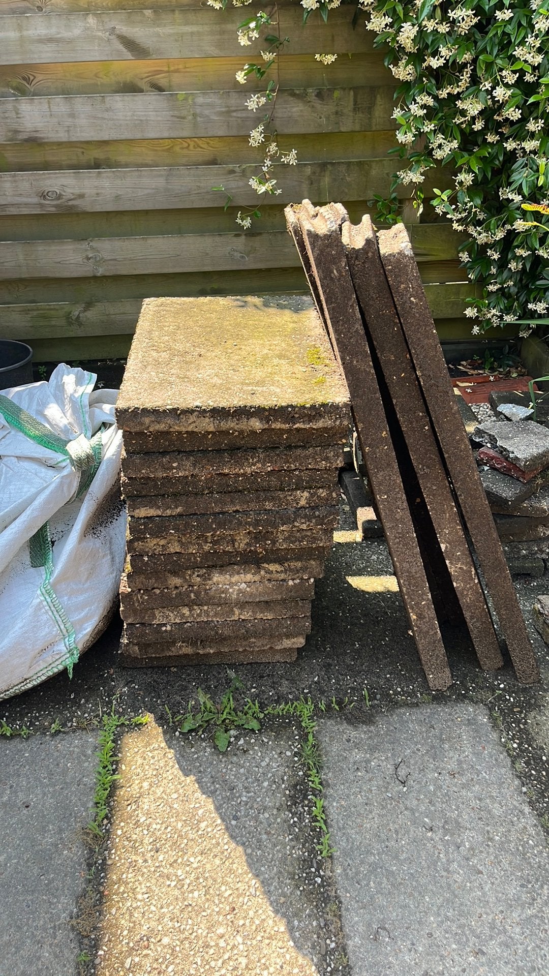Gratis stenen en Zand, Tuin en Terras, Ophalen, Zo goed als nieuw, Hout