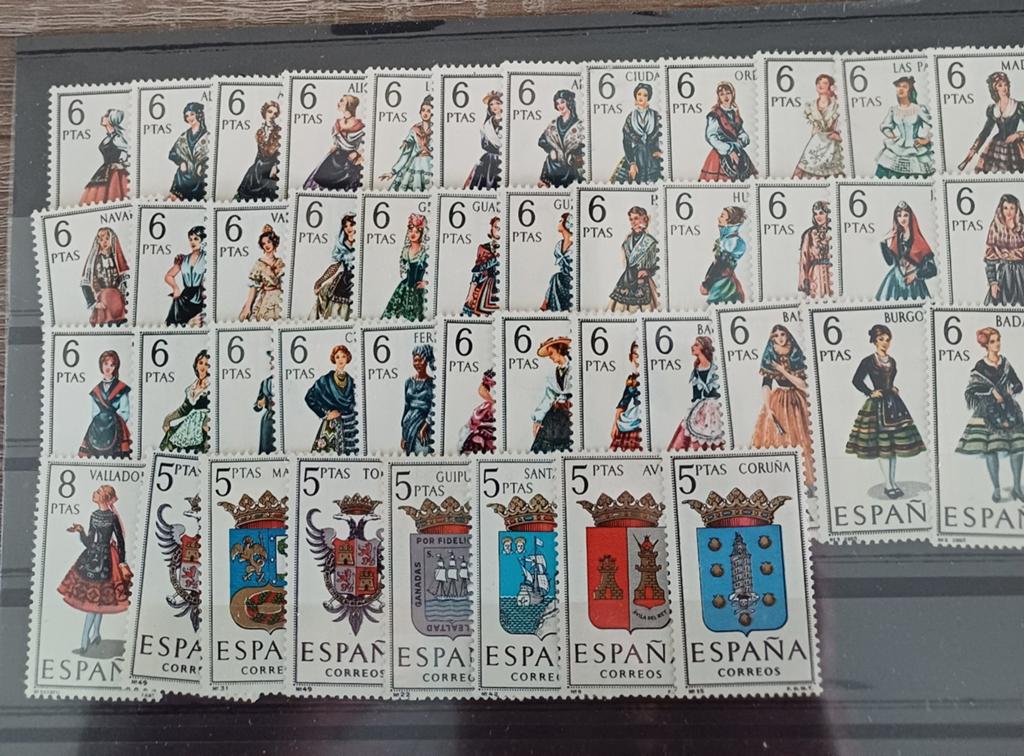 SPANJE  restant klederdracht / wapens. Postfris, Ophalen of Verzenden