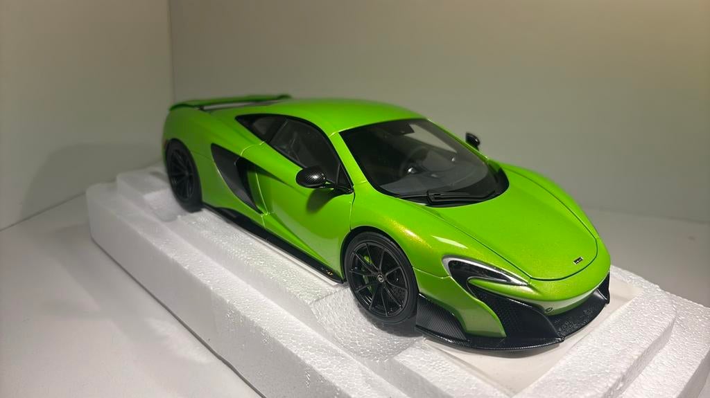 Mclaren 675 lt green autoart 1.18