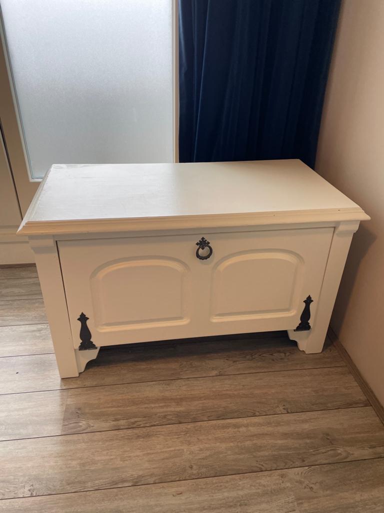 Witte houten opbergkist / dekenkist met sierbeslag, Ophalen, Gebruikt, 50 tot 100 cm, 50 tot 75 cm