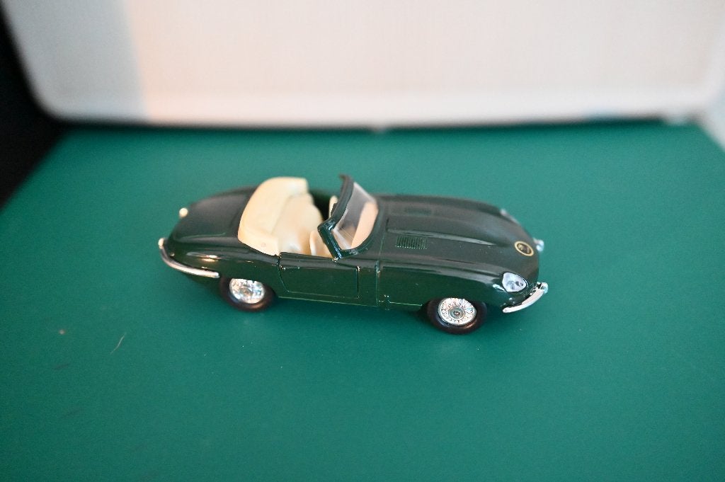 Jaguar E type   Mint boxed schaal 1:43?, Ophalen of Verzenden, Nieuw, Auto, Overige merken