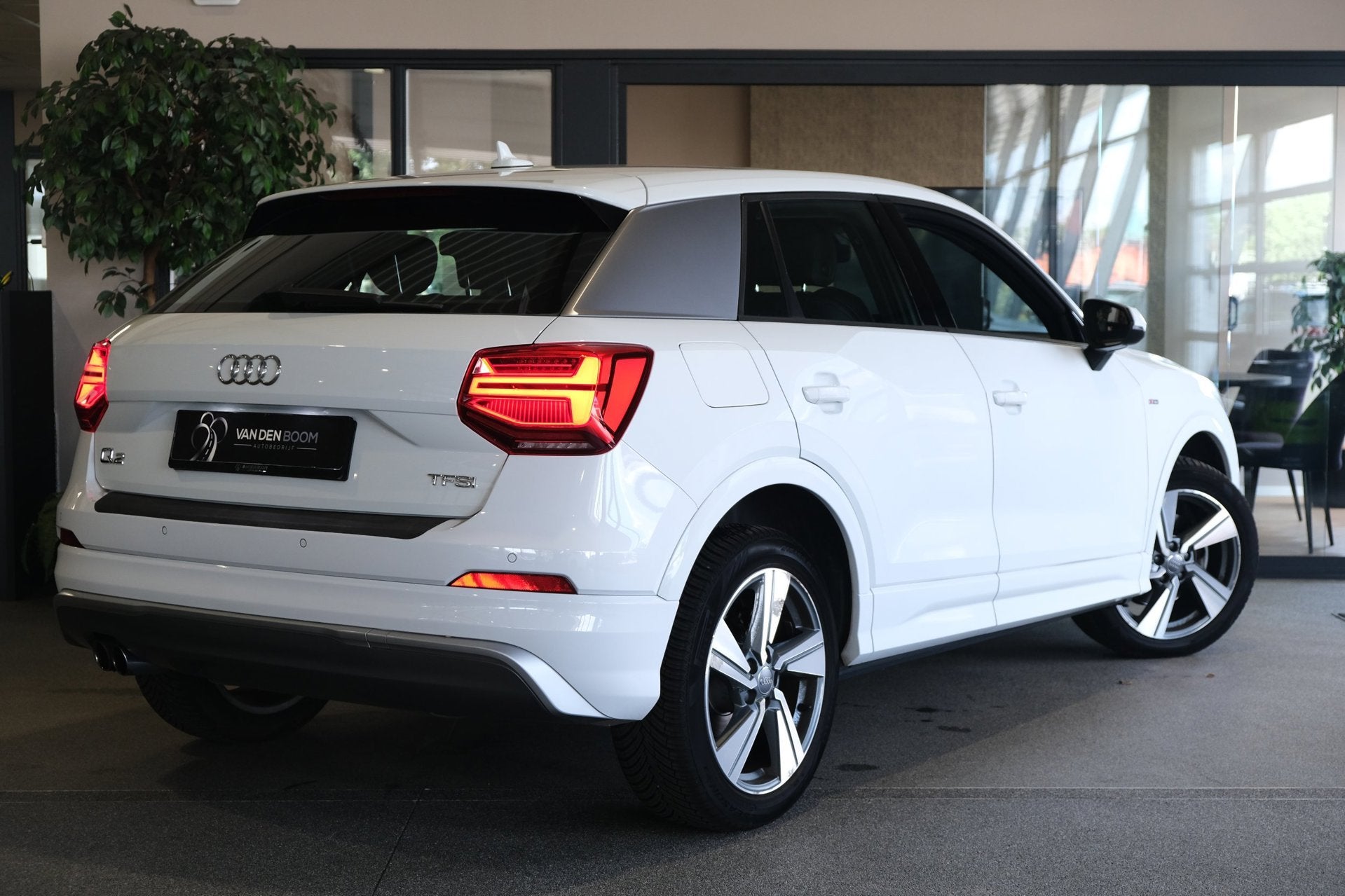 Audi Q2 1.4 TFSI CoD Sport Pro 2x S-Line 150PK DSG Navi PDC, Dealer onderhouden, 4 cilinders, 150 pk, Wit