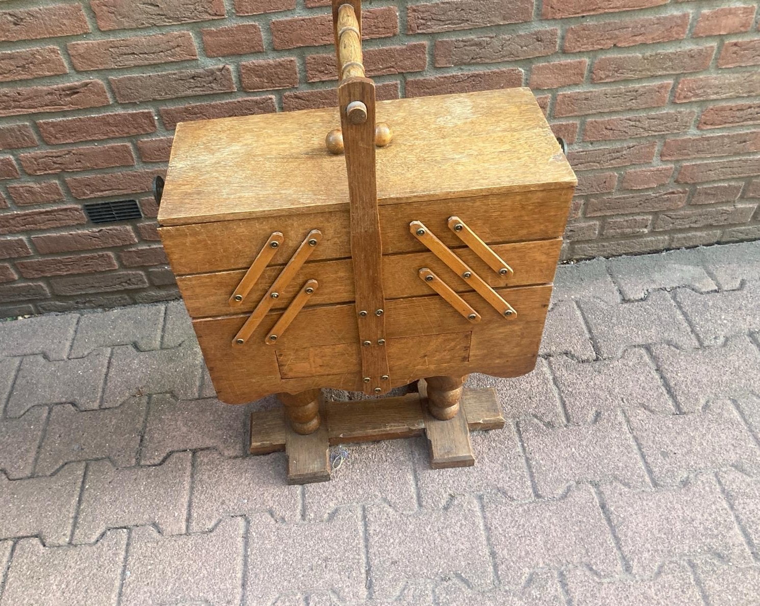 Antieke houten naaidoos op standaard, uitschuifbaar, Ophalen