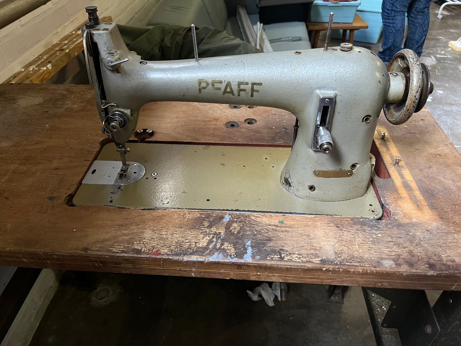 Pfaff 134-0-6 naaimachine, Ophalen