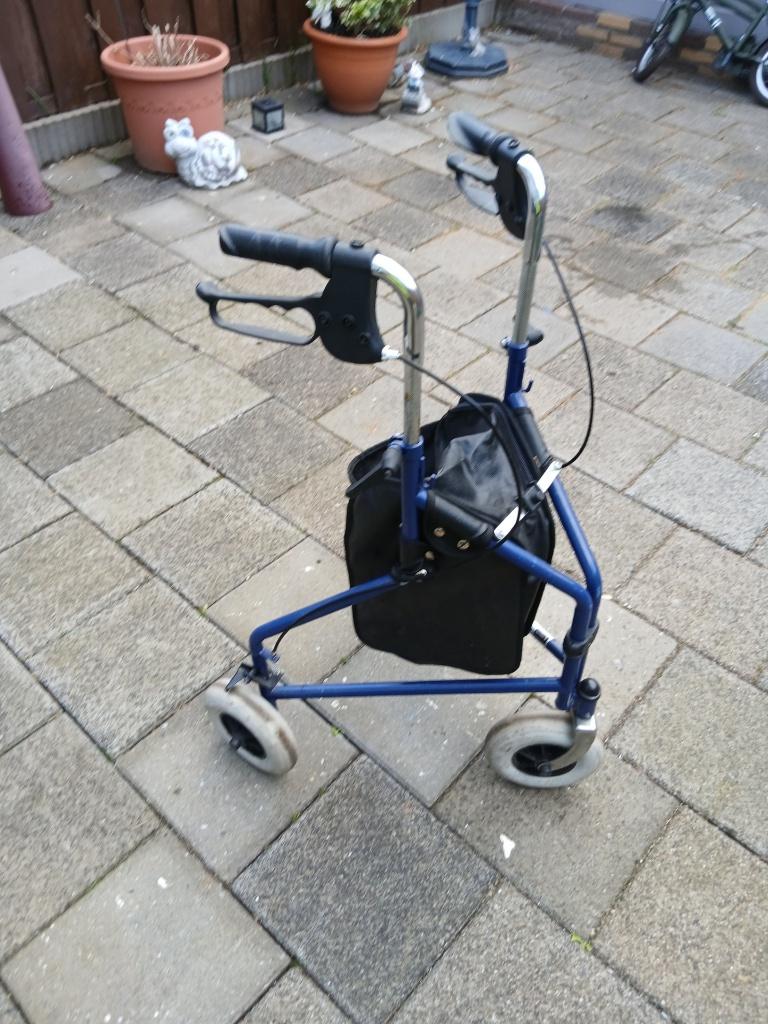 3 wiel rollator, Diversen, Ophalen, Opvouwbaar, Zo goed als nieuw