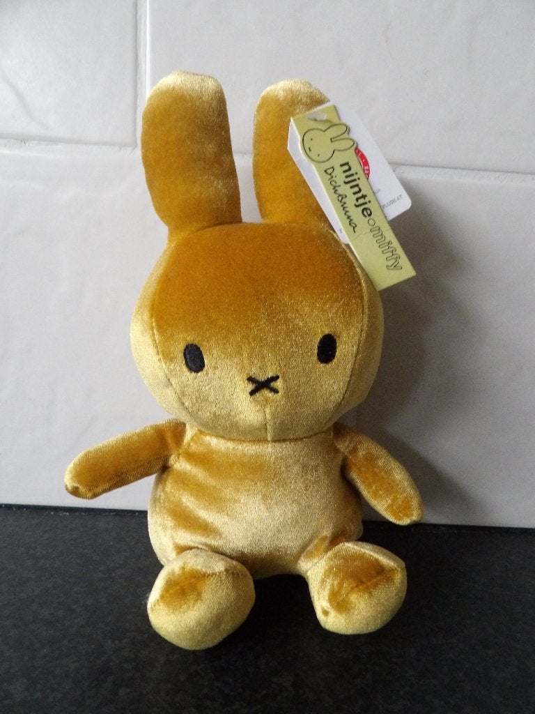 Nieuw met kaartjes Nijntje knuffel Sitting Velvet Ocre 23 cm, Nijntje, Middelgroot (20 tot 80 cm), Konijn, Nieuw