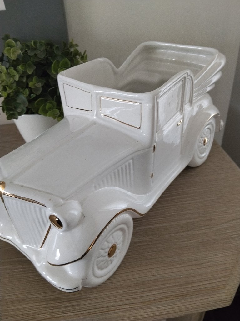 Grote vintage keramische bloempot in autovorm, 40 cm of meer, Binnen, Ophalen of Verzenden, Zo goed als nieuw