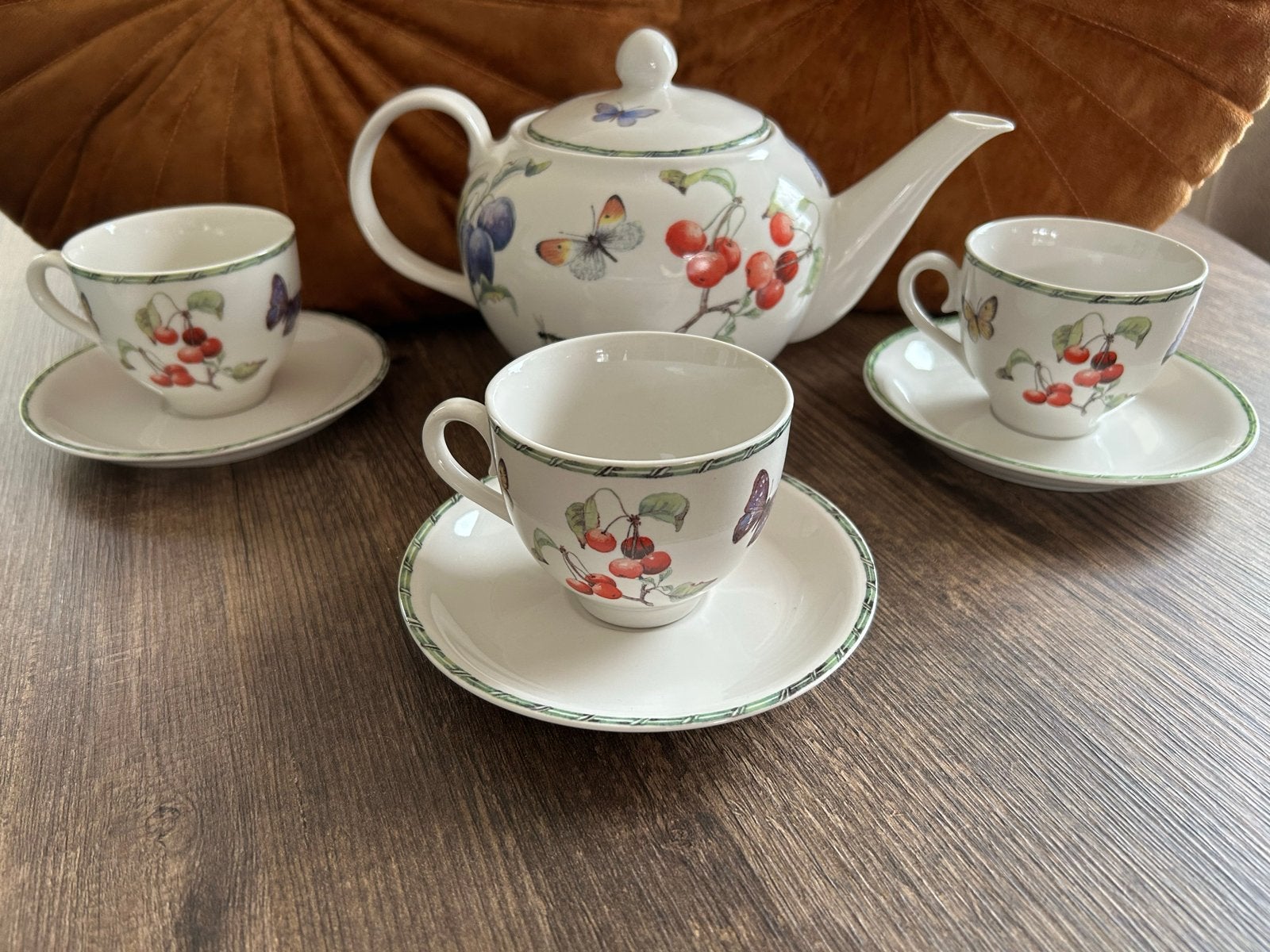 Janneke Brinkman servies theepot 4 kop&schotels,4 Bekers, Keramiek, Ophalen of Verzenden, Zo goed als nieuw, Overige stijlen