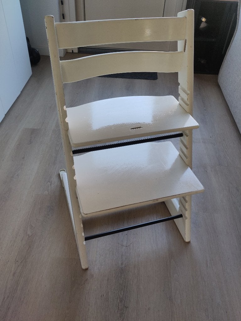 Stokke tripp trapp stoeltjes 2 stuks wit en grijs., Kinderen en Baby's, Ophalen, Gebruikt, Meegroeistoel, Aanschuifbaar
