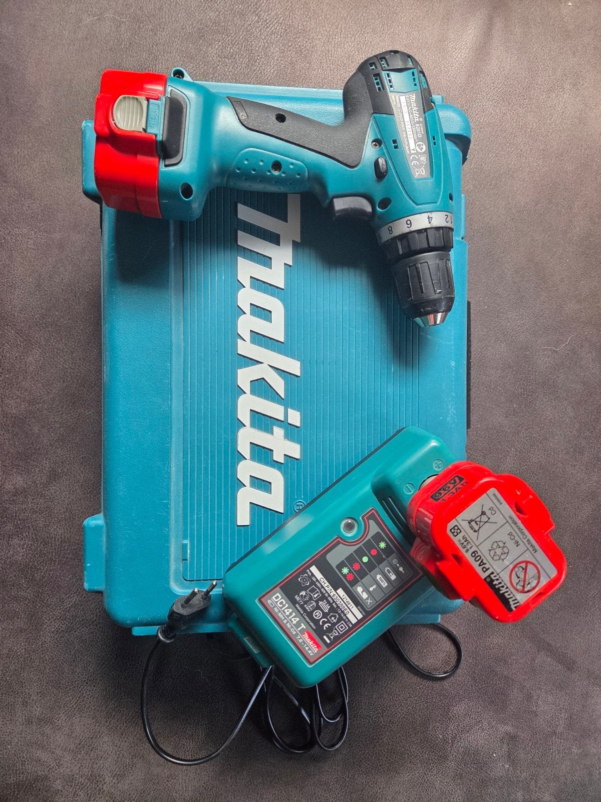 Makita Schroefmachine 6261D met 2 accu's en koffer, Ophalen, Gebruikt, Variabele snelheid, Boor- en Schroefmachine
