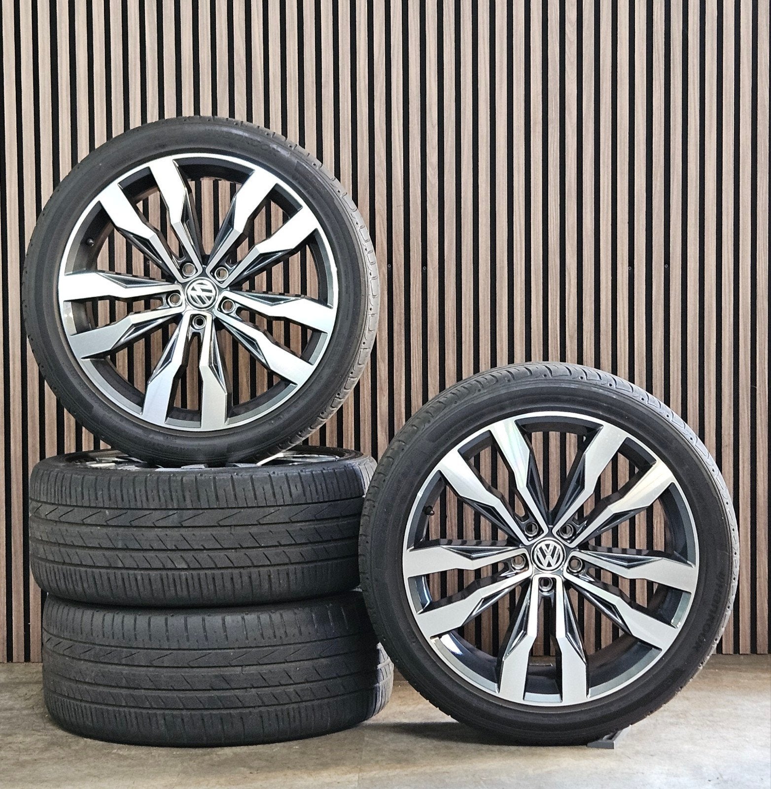 Nette 20" Orig Volkswagen Tiguan Suzuka +Zomerbanden 5x112, Gebruikt, 255 mm, Banden en Velgen, Personenwagen