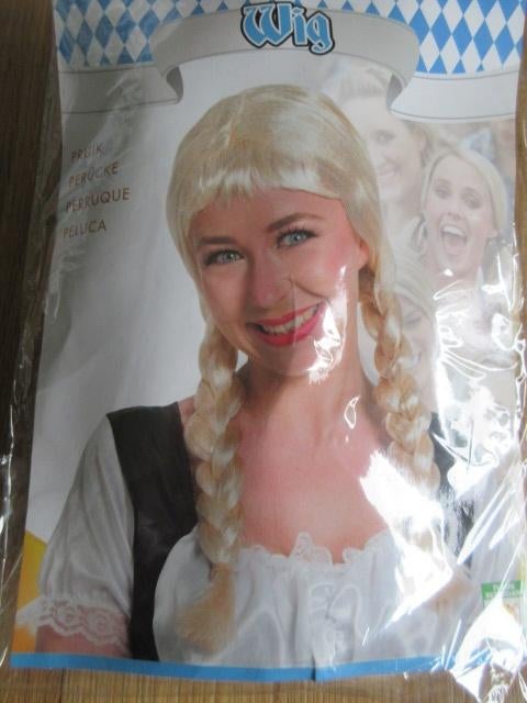 Blonde tiroler Dirndl damespruik met vlechten Nieuw., Ophalen of Verzenden, Nieuw, Overige thema's, Accessoires