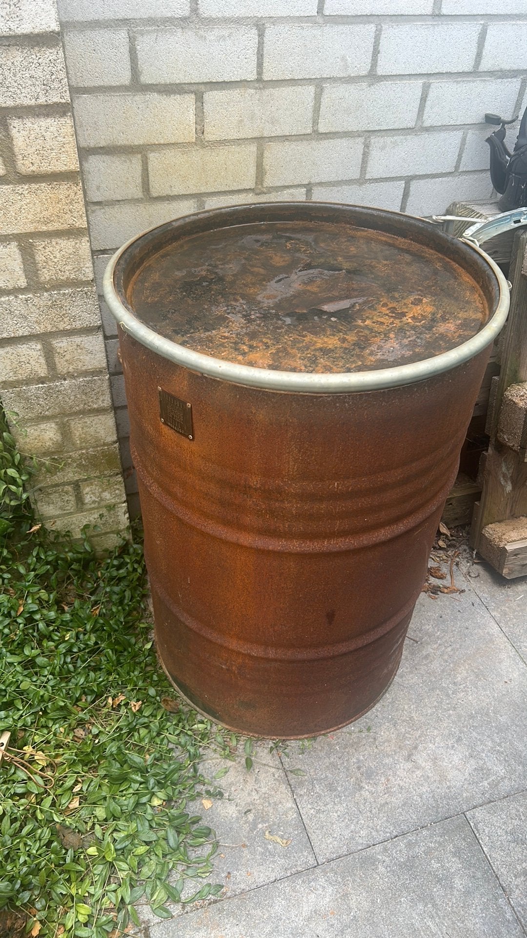 BBQ Barrel 'Made in Jail' - Unieke Roestige Stijl, Tuin en Terras, Houtskoolbarbecues, Ophalen, Gebruikt