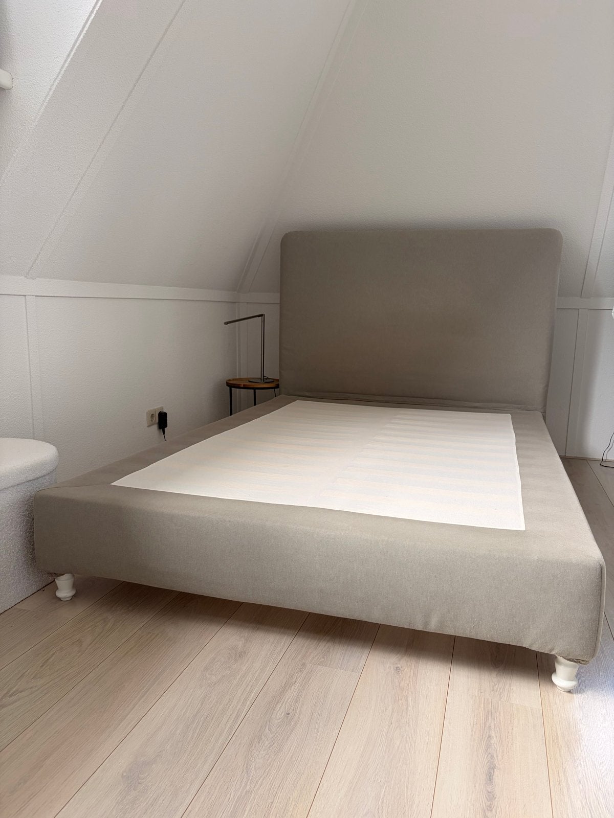 IKEA LAUVIK bedframe met hoofdbord en lattenbodem 140x200 cm, Ophalen, Beige, Tweepersoons, 140 cm