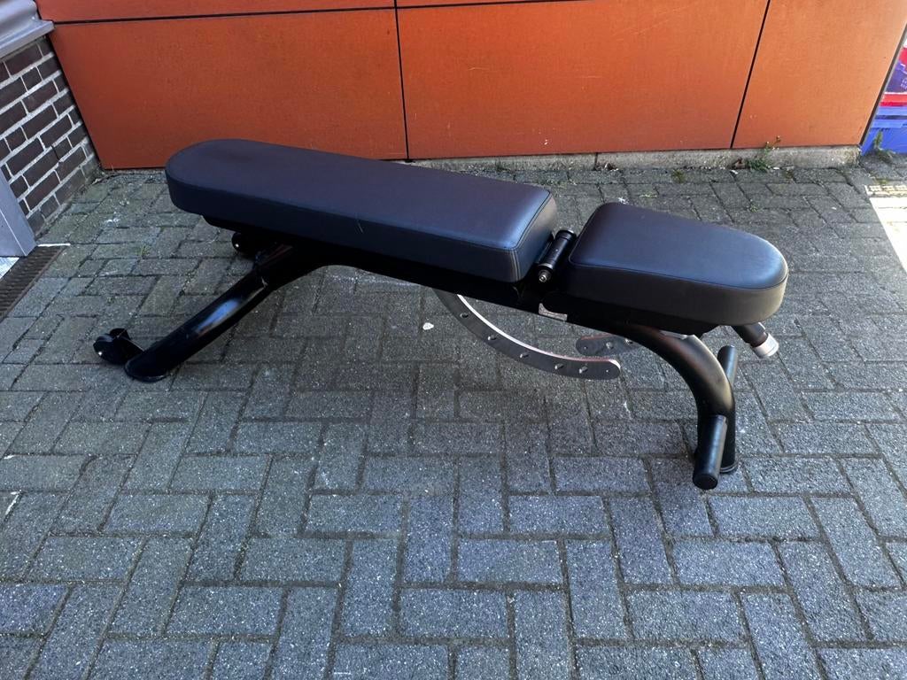 Zwart Verstelbaar Bankje Matrix, Sport en Fitness, Fitnessmaterialen, Ophalen, Gebruikt, Fitnessbank