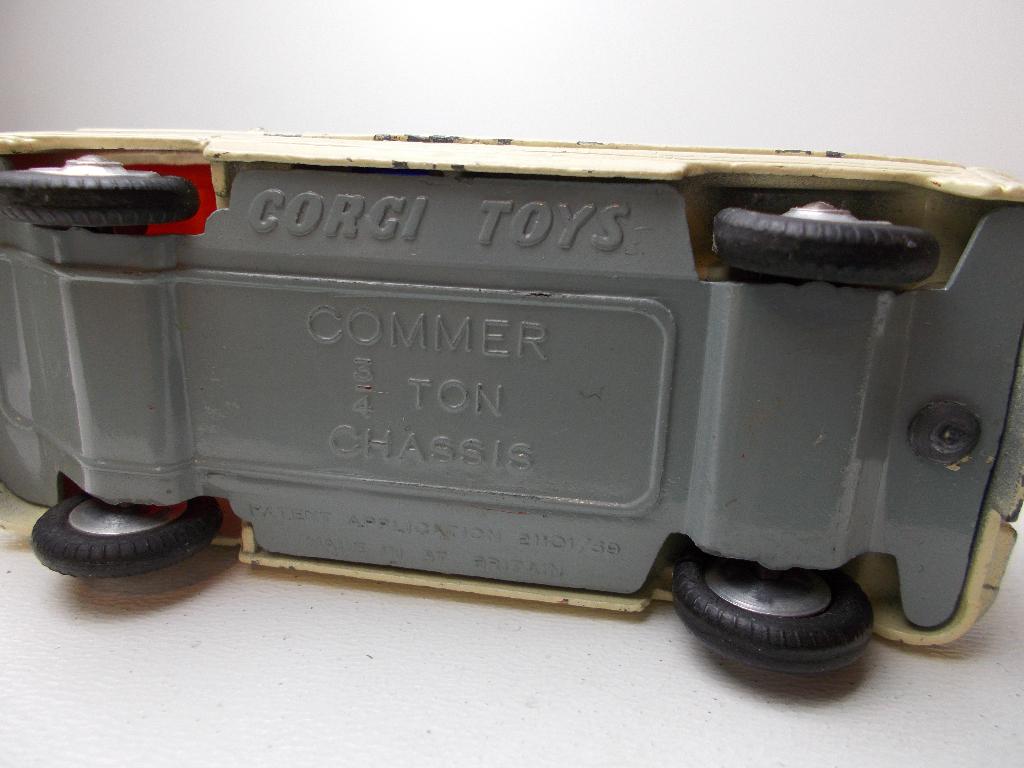 1964 Corgi Toys 463 COMMER 3/4 TON AMBULANCE I.g.st. (-B-), Ophalen of Verzenden, Zo goed als nieuw, Bus of Vrachtwagen, Corgi