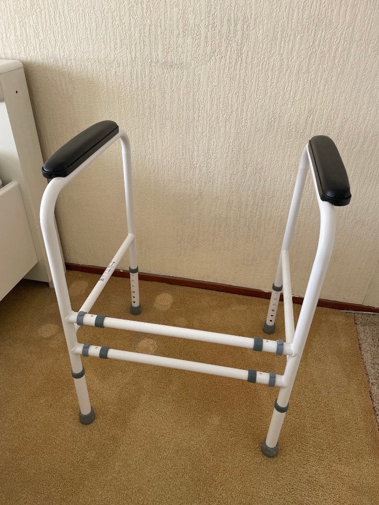 Toiletframe, Diversen, Verpleegmiddelen, Ophalen, Zo goed als nieuw