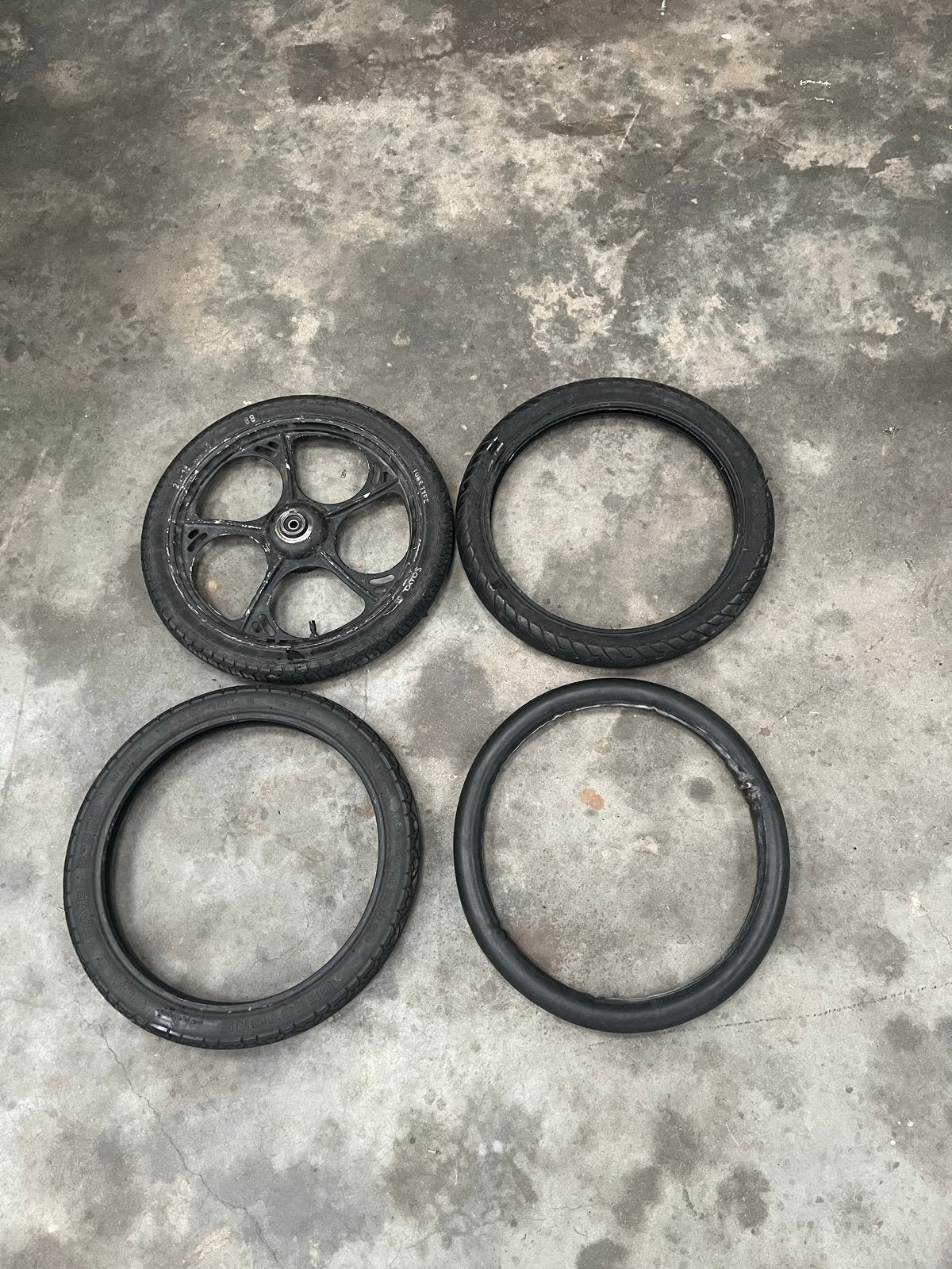 Tomos banden, binnenband en complete velg, Fietsen en Brommers, Ophalen, Gebruikt, Overige typen, Tomos