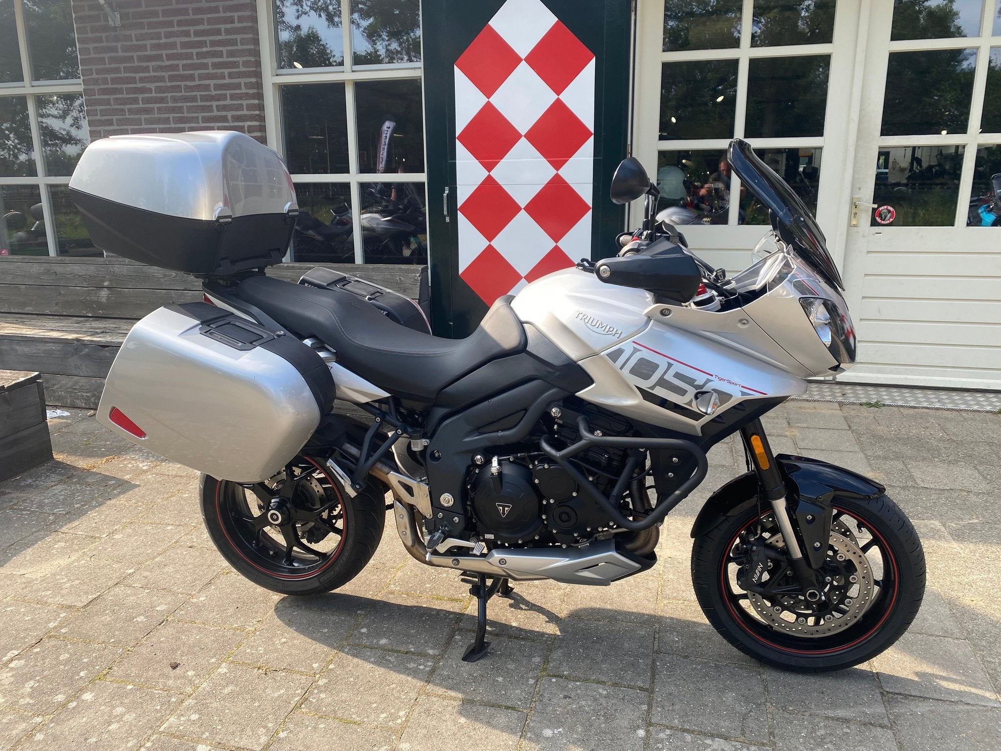 Triumph TIGER 1050 SPORT ABS (bj 2017), Motoren, Motoren | Triumph, Triumph Motorcycles Ltd., Bedrijf, After.sales@triumph.co.uk