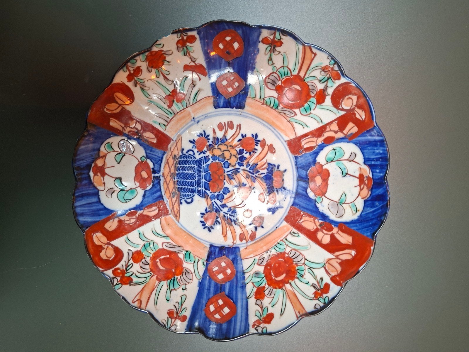 Antiek Japans Imari porseleinen bordje , eind 19e eeuw, Verzenden