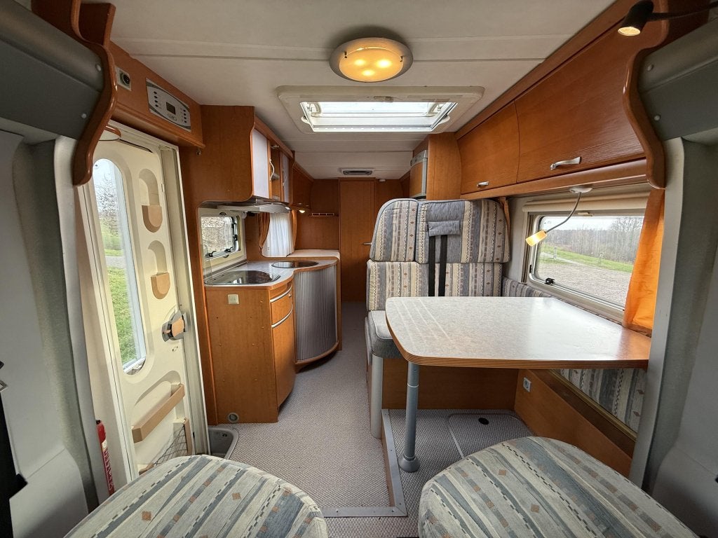LMC Liberty TI 7100, lengtebed, maxxfenn, Ringverwarming, Afzuigkap, 7 tot 8 meter, Tot en met 3