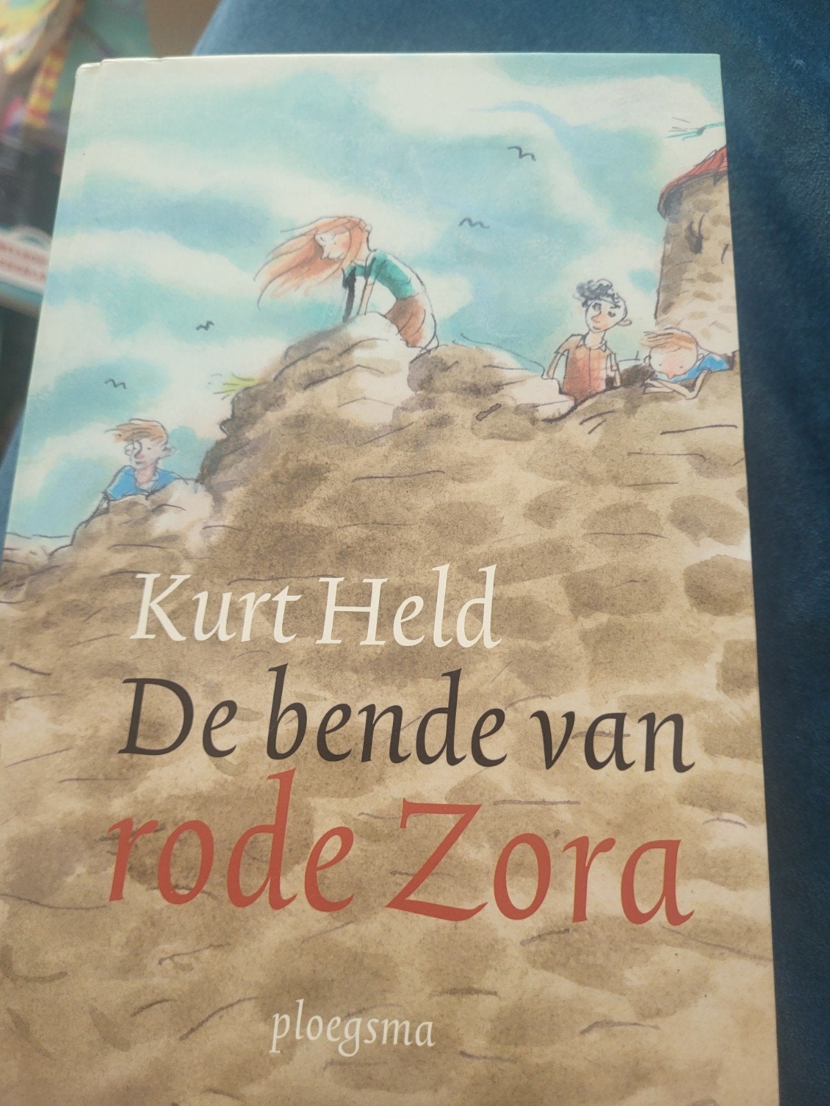 De bende van rode Zora - Kurt Held (kinderboek), Boeken, Ophalen of Verzenden, Gelezen, Kurt Held, Fictie algemeen