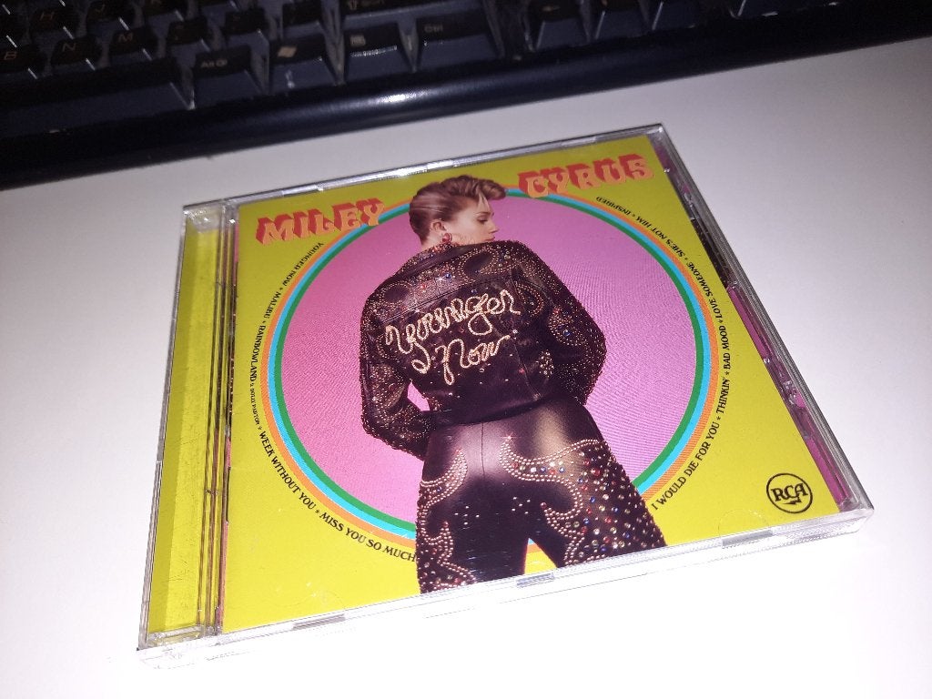 CD Miley Cyrus – Younger Now, Ophalen, Zo goed als nieuw