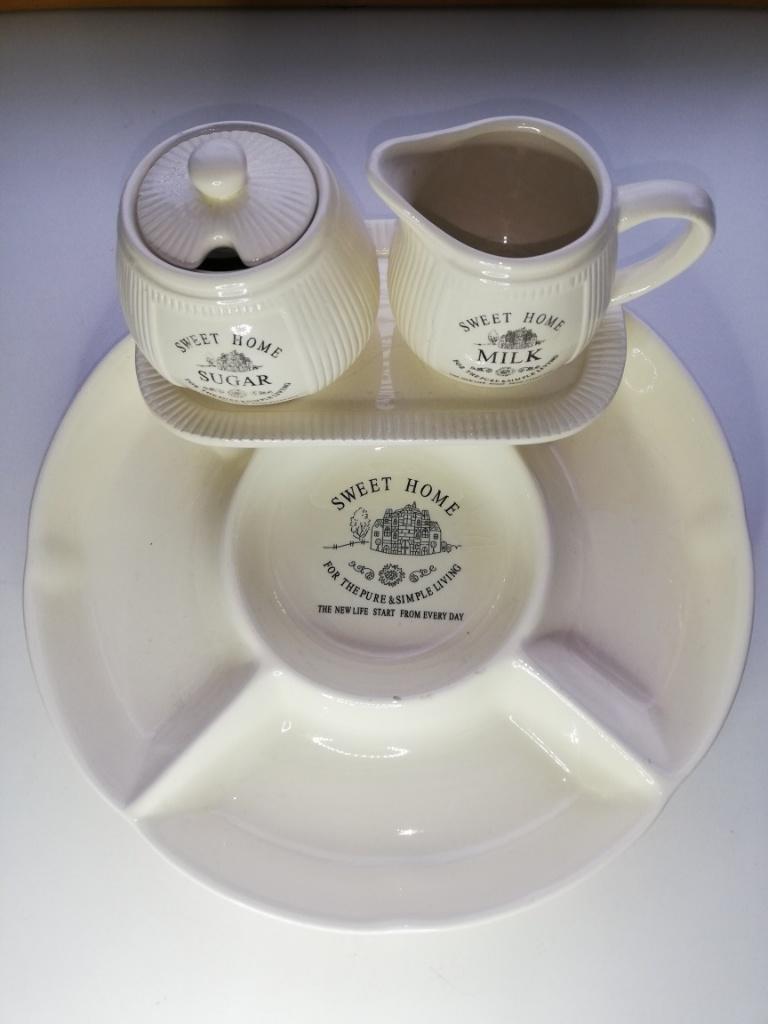 Suiker en Melk setje met hapjesschaal Sweet Home (4-delig), Huis en Inrichting, Ophalen of Verzenden, Zo goed als nieuw, Overige stijlen