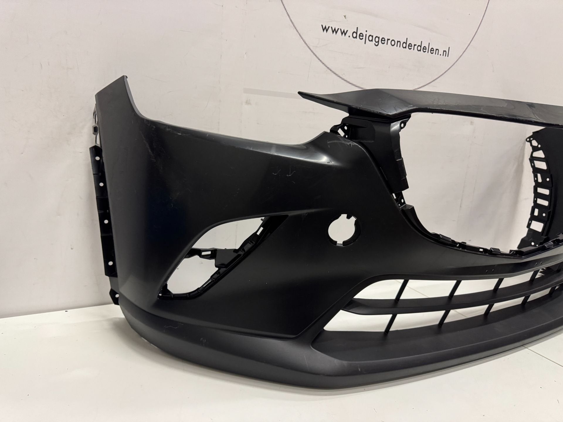 MAZDA CX3 CX-3 VOORBUMPER BUMPER ORIGINEEL D10J-50031, Gebruikt, Shinchi, Fuchu-Cho 3-1
730-8670  Hiroshima, Voor, Mazda Motor Corporation