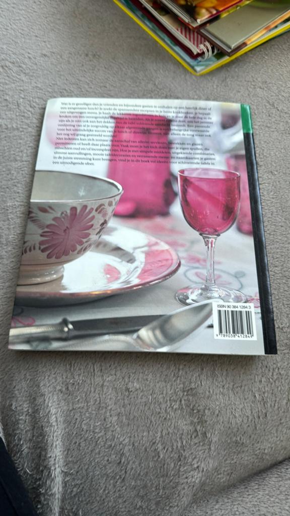 Tafels voor Gasten - Stella Ruhe & Reini Smit, Boeken, Ophalen of Verzenden, Gelezen, Overige gebieden, Overige typen