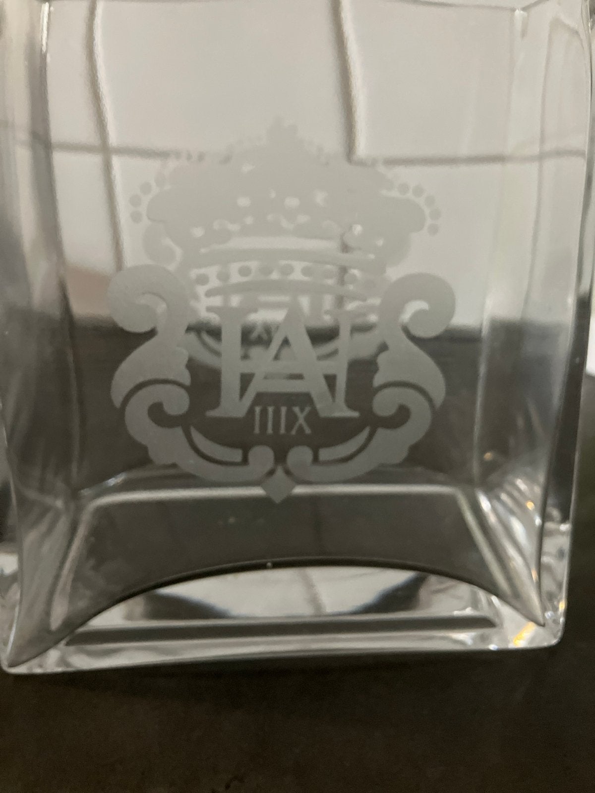 Glazen vaas  met kroon en initialen, Ophalen of Verzenden