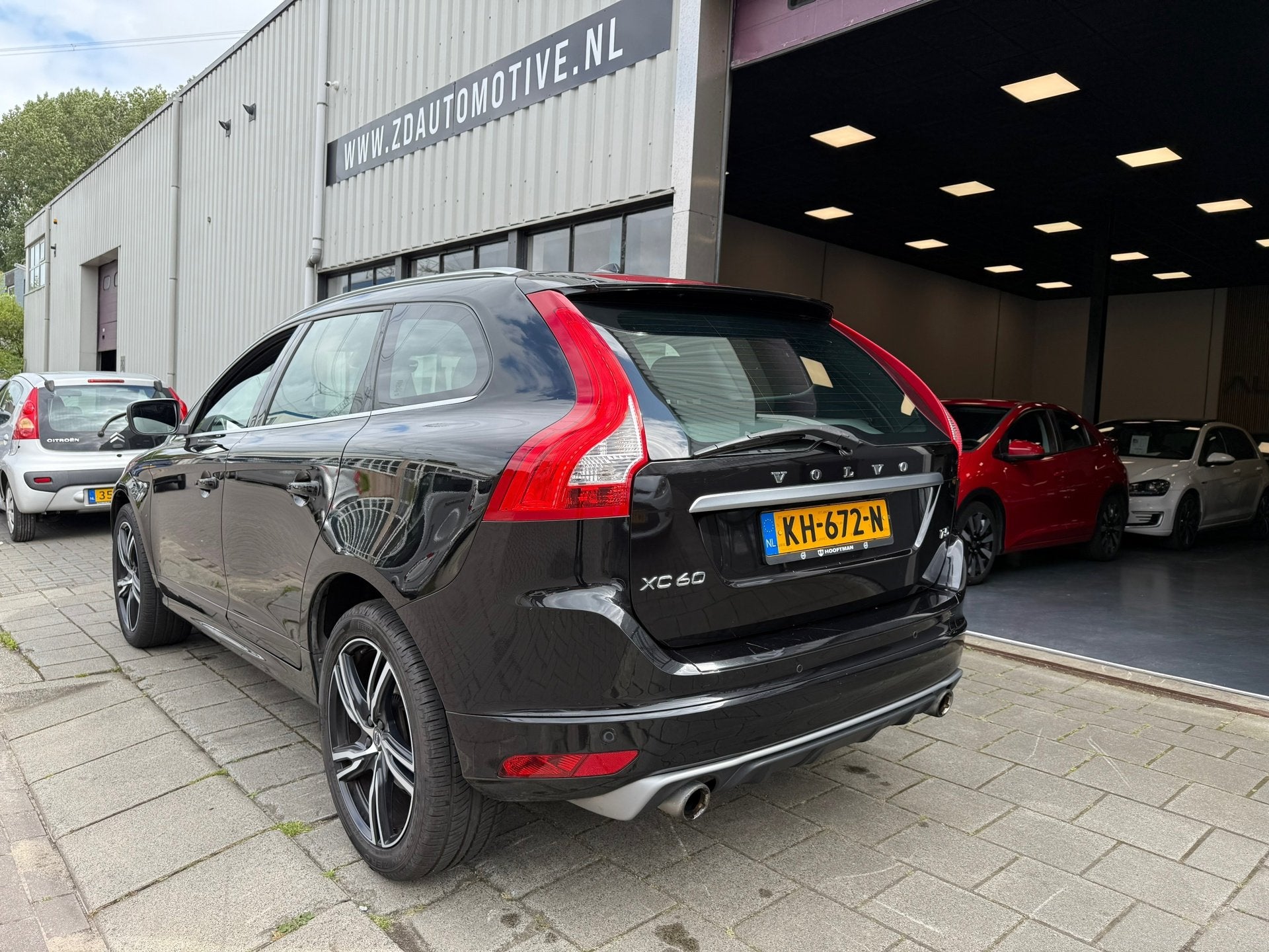 Volvo XC60 2.0 T5 FWD Nordic+ Pano Camera R/Design, Auto's, Volvo, 15 km/l, Gebruikt, Euro 6, 4 cilinders