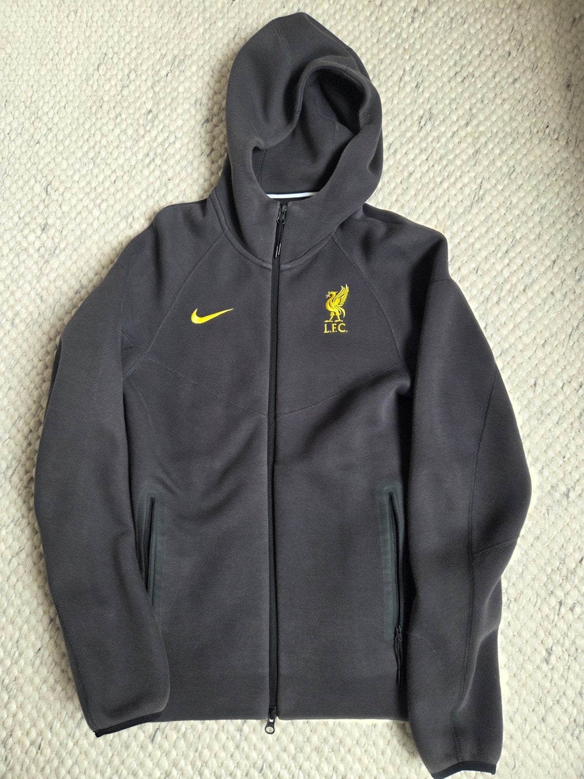 Nike Tech Fleece Liverpool FC Hoodie - Maat S, Kleding | Heren, Ophalen, Nike, Zo goed als nieuw, Grijs