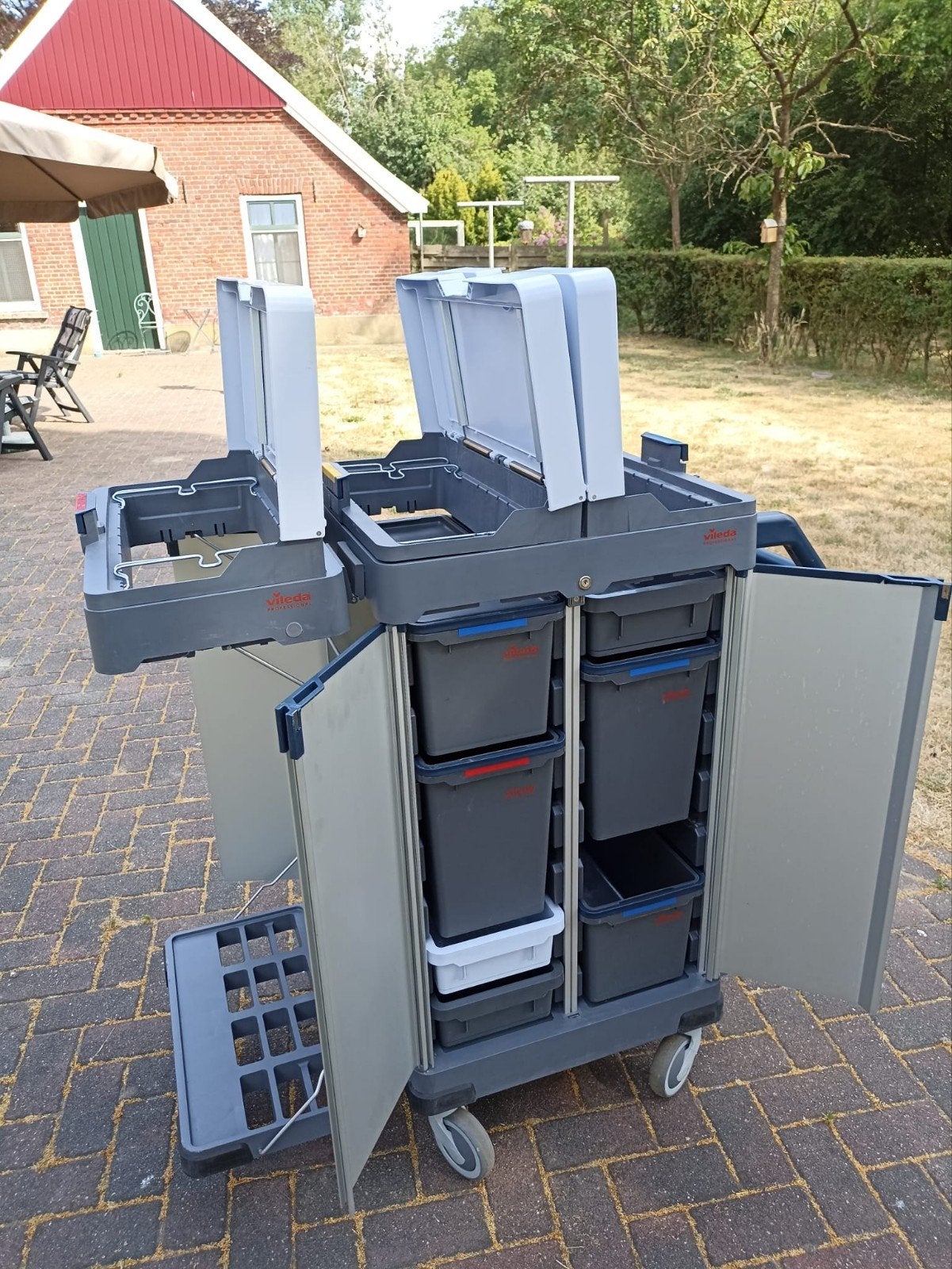 Vileda facilitaire wagen, Ophalen