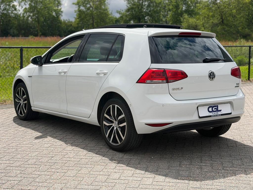 Volkswagen Golf 1.2 TSI CUP BlueMotion Tech+Panorama+DealerO, Auto's, Voorwielaandrijving, Gebruikt, Zwart, 4 cilinders