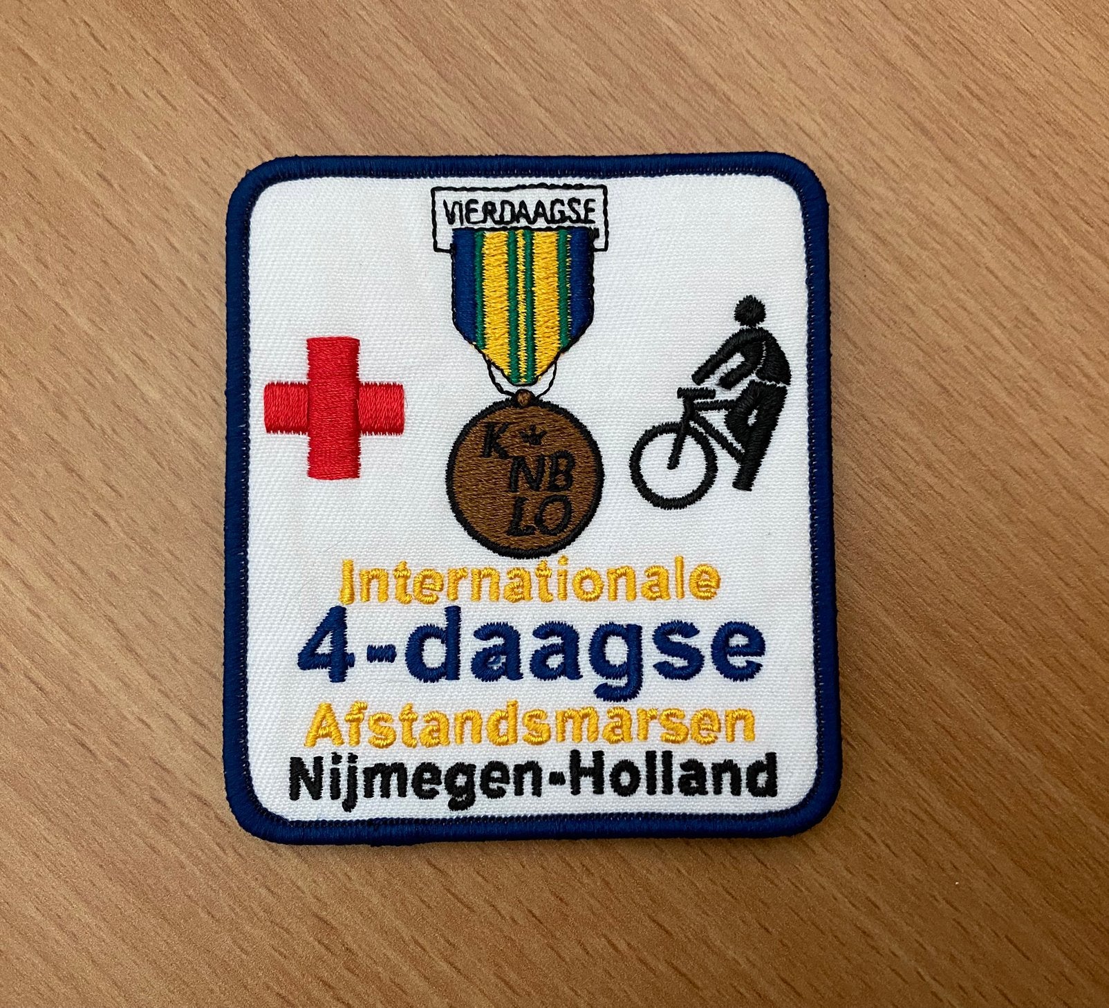 Badge Vierdaagse Nijmegen Verzorger, Verzenden, Nederland, Embleem of Badge
