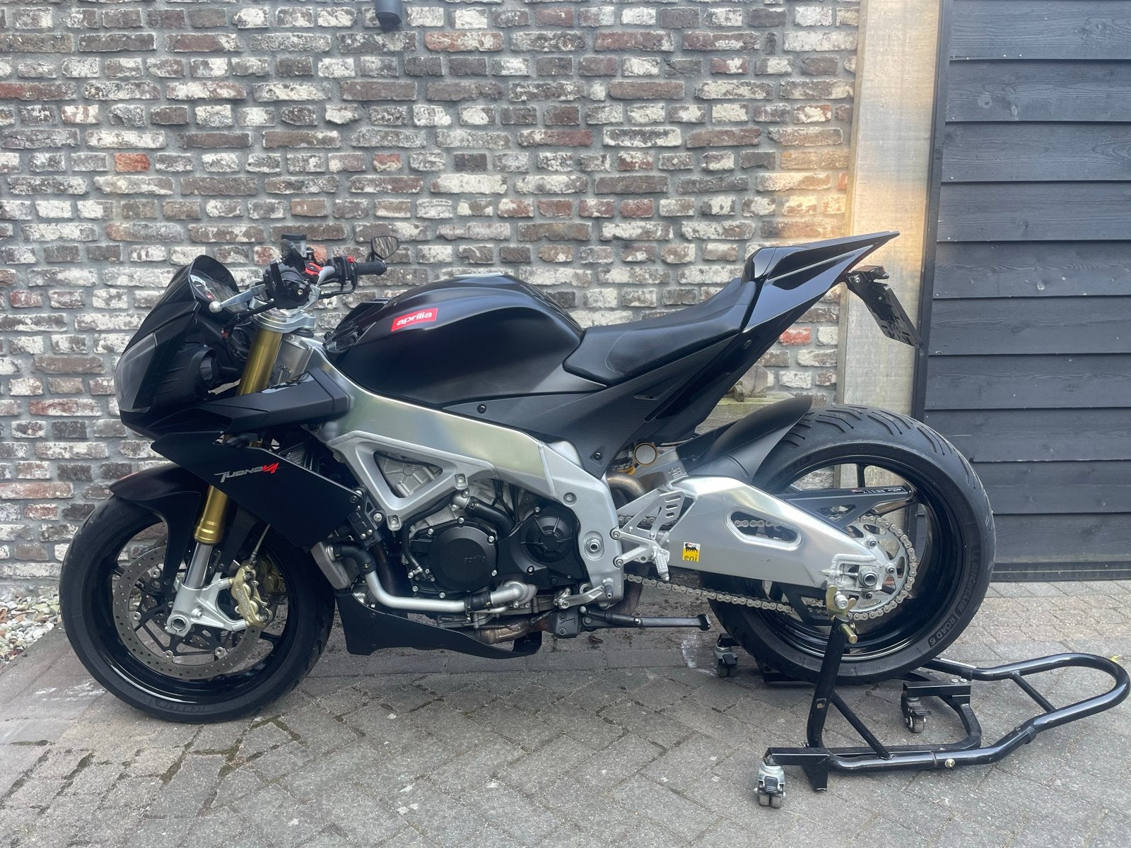 Aprilia Tuono V4 r 1000, Sportuitlaat, 4 cilinders, Motorrijbewijs A, Gebruikt