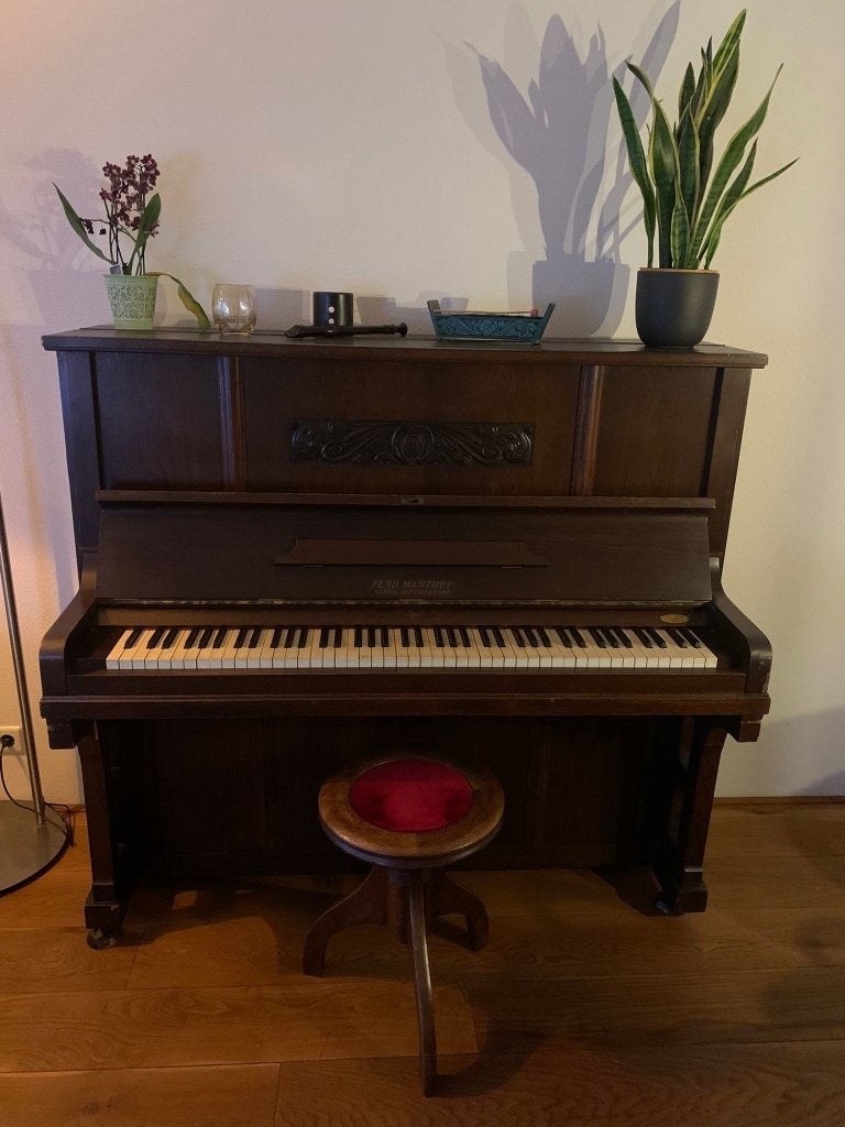 Klassieke Ferd. Manthey piano met originele pianokruk, Muziek en Instrumenten, Piano's, Ophalen, Gebruikt, Bruin, Piano