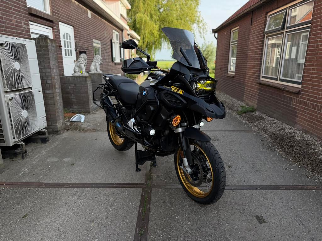 BMW R1250 GS Adventure 40Y VOL OPTIE AKRA KOFFERSET DEALER, 2 cilinders, Occasion, 1254 cc, Motorrijbewijs A